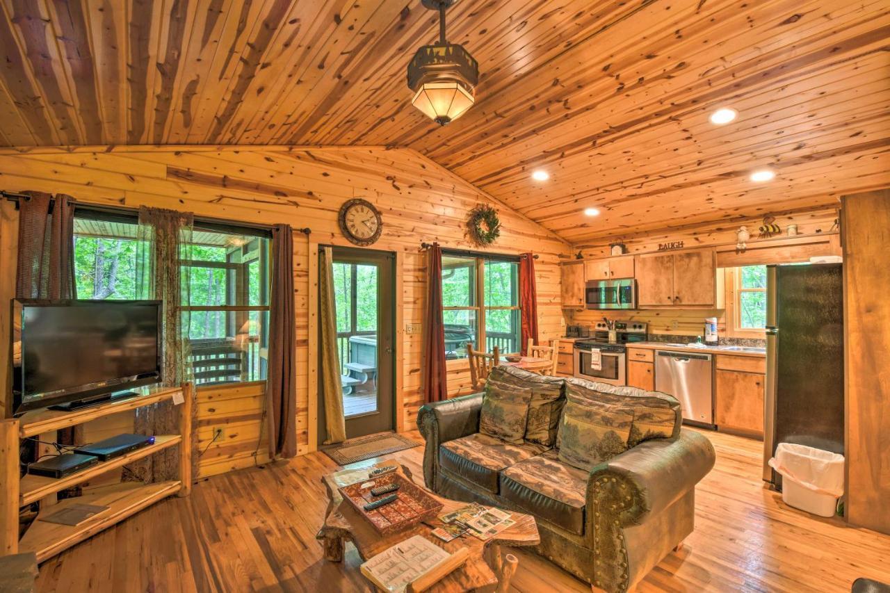 The Honeybee Cabin With Private Porch And Hot Tub Clarkesville Bagian luar foto