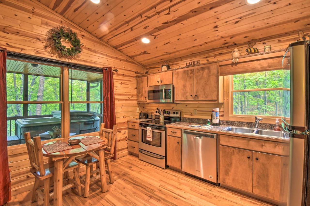 The Honeybee Cabin With Private Porch And Hot Tub Clarkesville Bagian luar foto