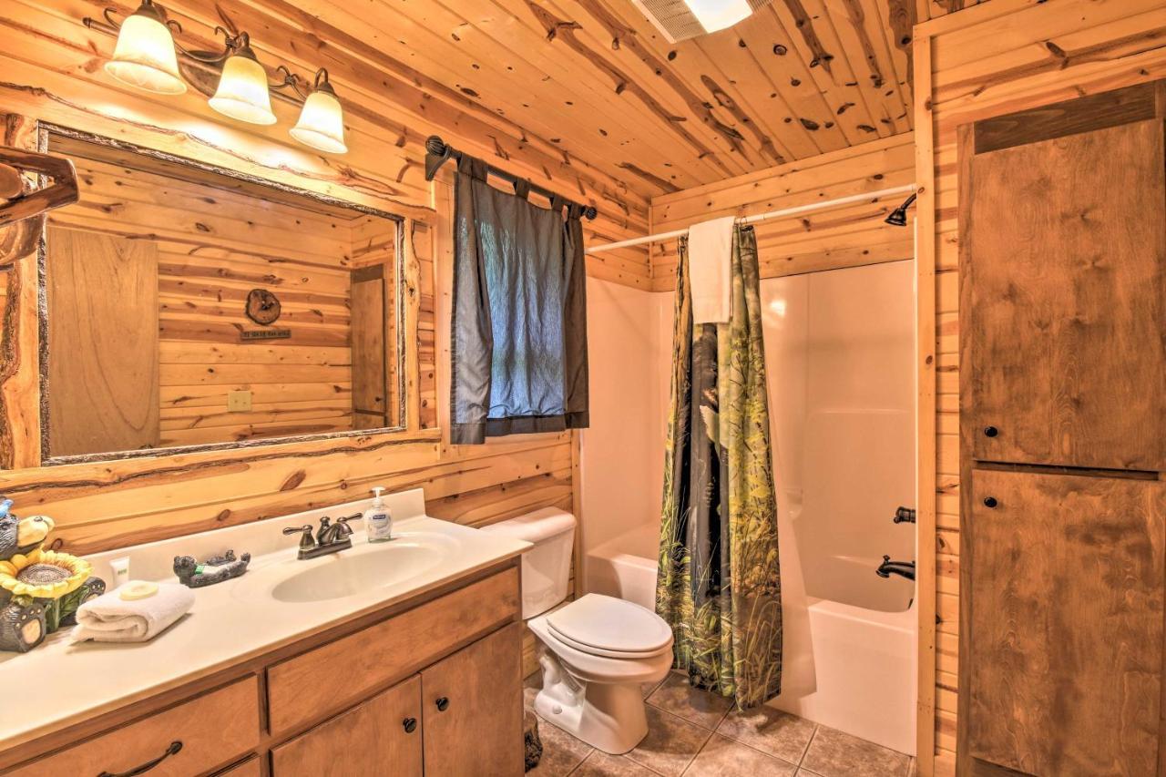 The Honeybee Cabin With Private Porch And Hot Tub Clarkesville Bagian luar foto