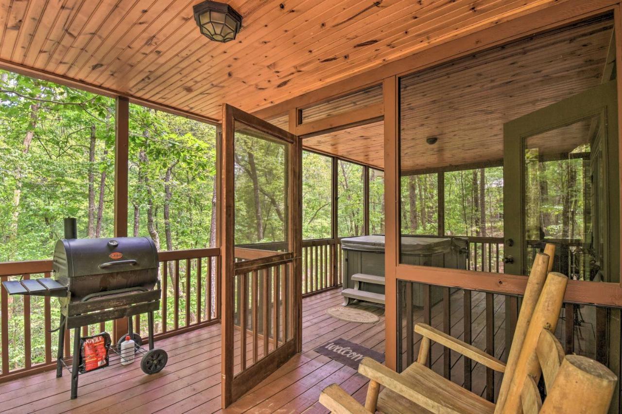 The Honeybee Cabin With Private Porch And Hot Tub Clarkesville Bagian luar foto