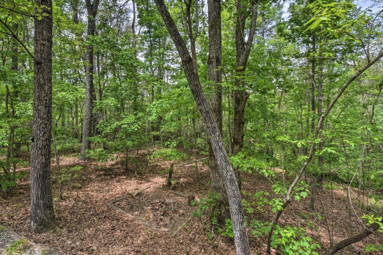 The Honeybee Cabin With Private Porch And Hot Tub Clarkesville Bagian luar foto