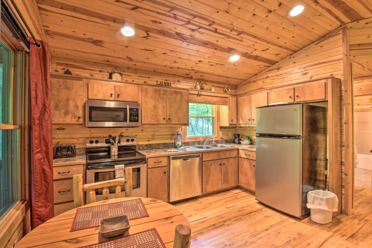 The Honeybee Cabin With Private Porch And Hot Tub Clarkesville Bagian luar foto
