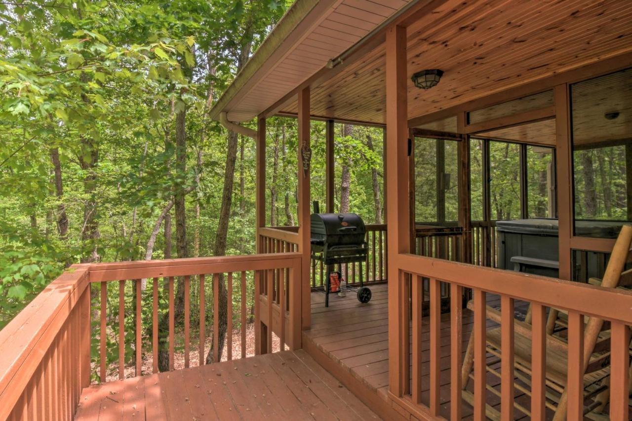 The Honeybee Cabin With Private Porch And Hot Tub Clarkesville Bagian luar foto